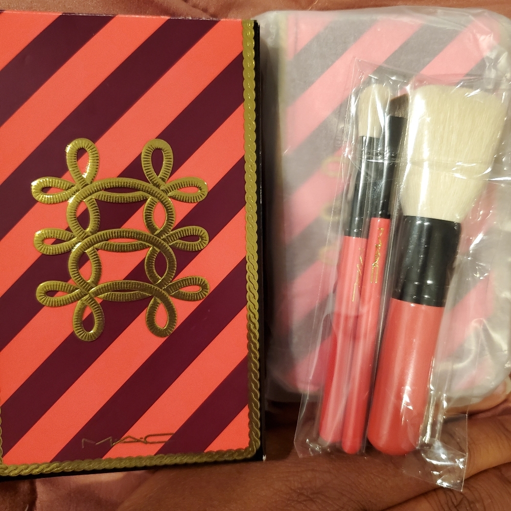 MAC TRAVEL MAKEUP BRUSH SET